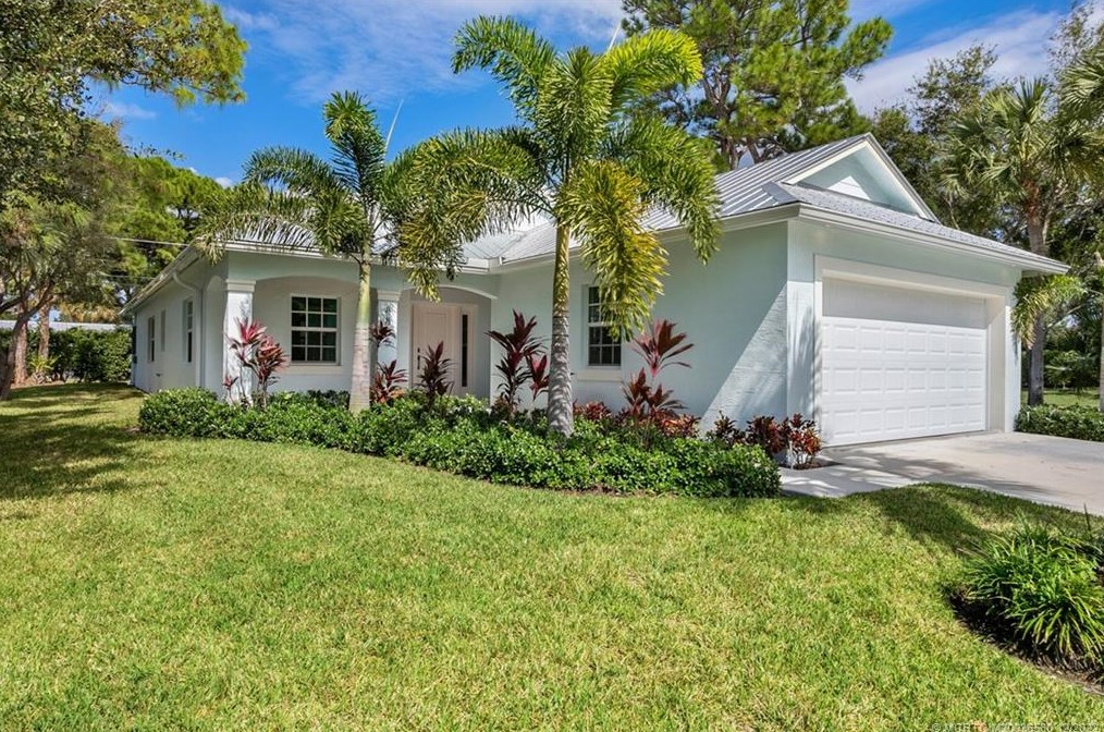 8855 Alabama Pl, Hobe Sound FL  33455-4306 exterior