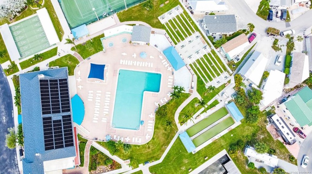 1370 Nettles Blvd, Jensen Beach FL  34957-3210 exterior