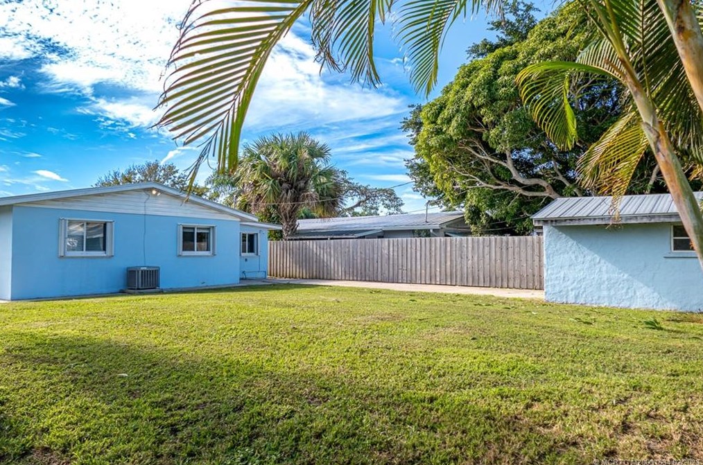 2301 Jackson St, Stuart FL  34997-5849 exterior