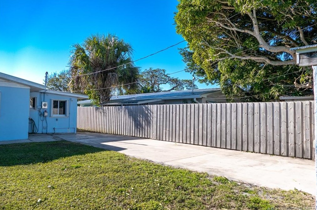 2301 Jackson St, Stuart FL  34997-5849 exterior