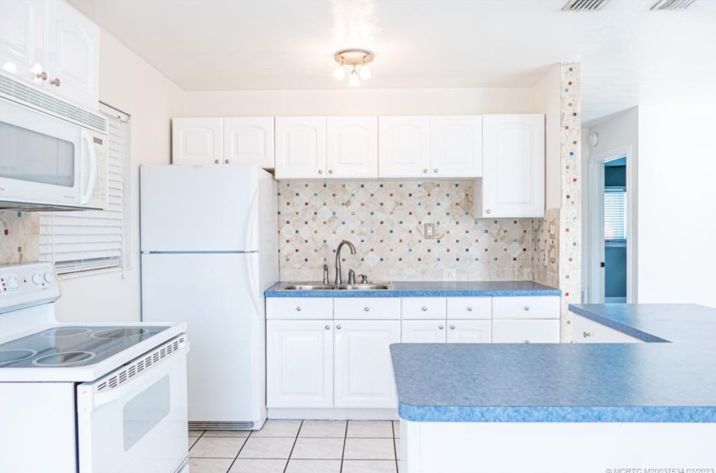 2301 Jackson St, Stuart FL  34997-5849 exterior