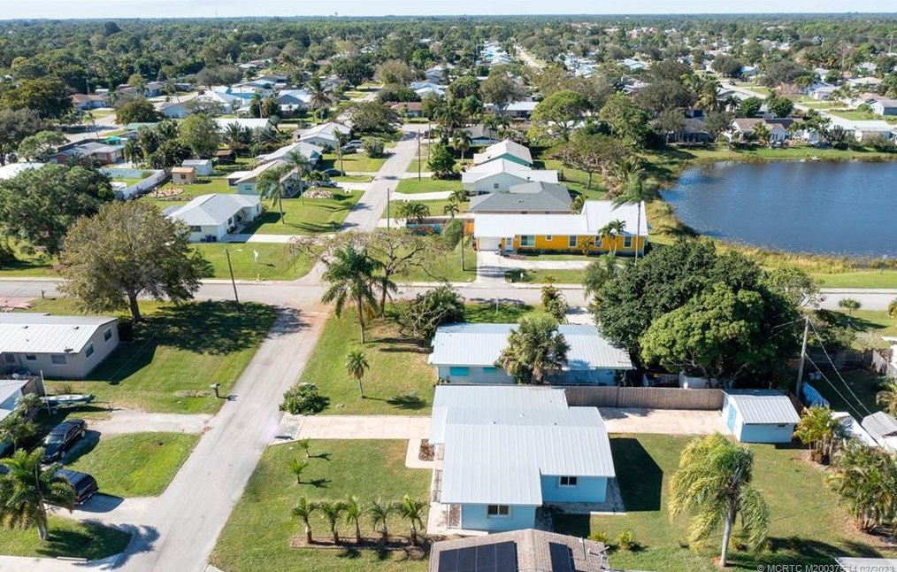 2301 Jackson St, Stuart FL  34997-5849 exterior