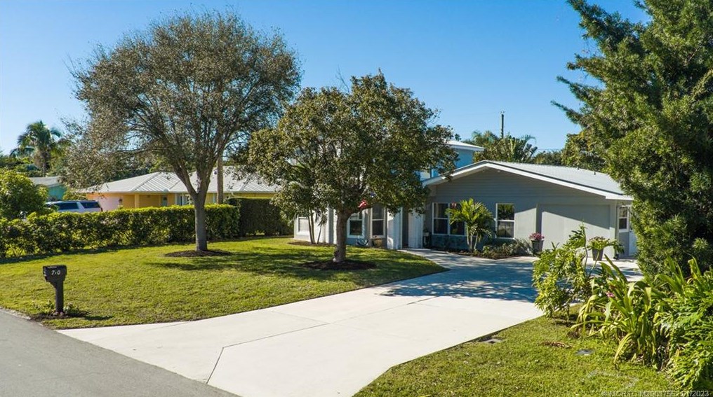 710 Madison Ave, Stuart FL  34996-3261 exterior