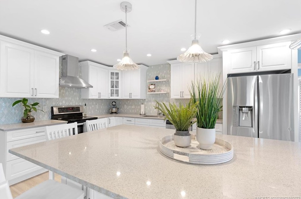 710 Madison Ave, Stuart FL  34996-3261 exterior