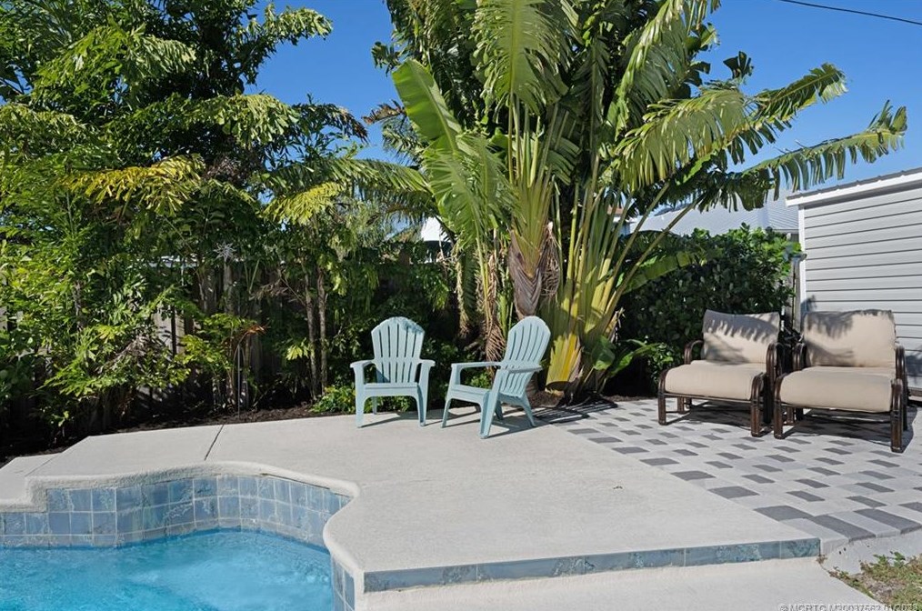 710 Madison Ave, Stuart FL  34996-3261 exterior