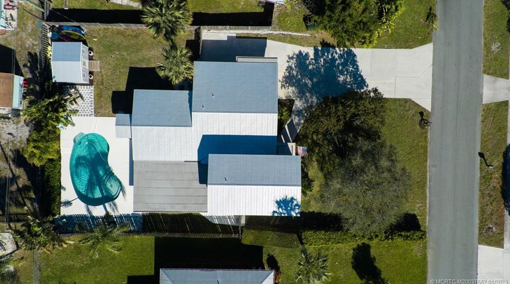 710 Madison Ave, Stuart FL  34996-3261 exterior