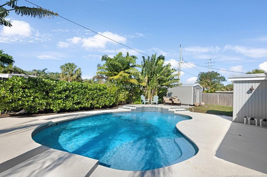 710 Madison Ave, Stuart FL  34996-3261 exterior