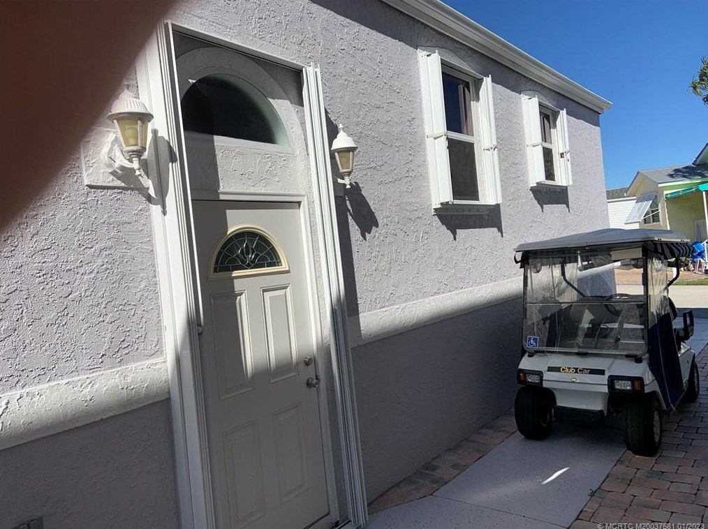 640 Nettles Blvd, Jensen Beach FL  34957-3346 exterior