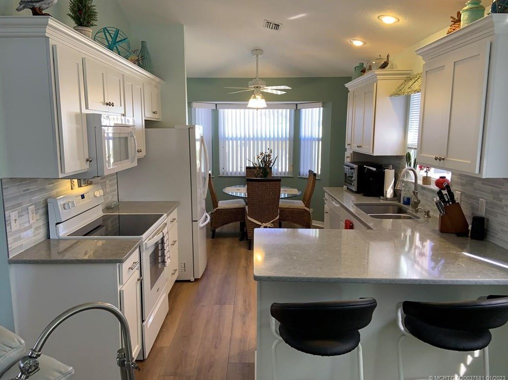 640 Nettles Blvd, Jensen Beach FL  34957-3346 exterior