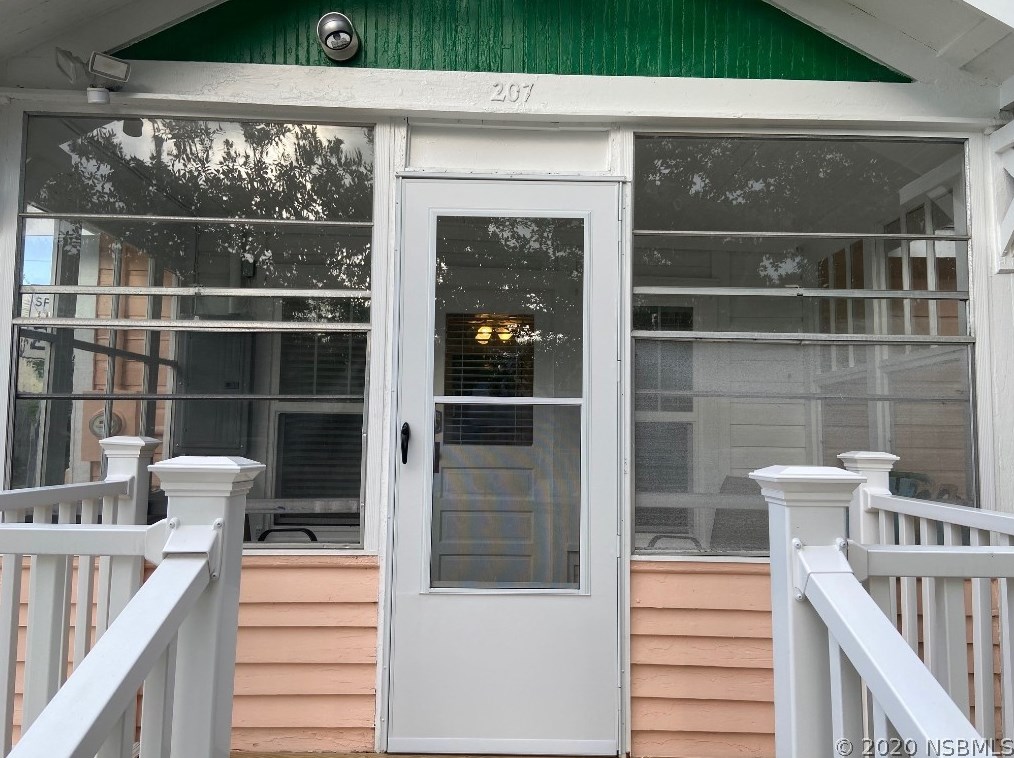 207 Pine St, New Smyrna FL  32169-2551 exterior