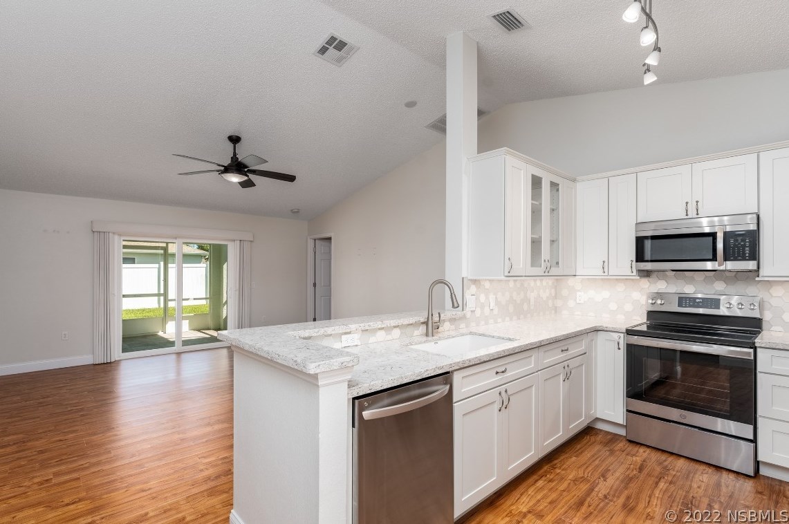 213 Two Oaks Dr, Edgewater FL  32141-3016 exterior