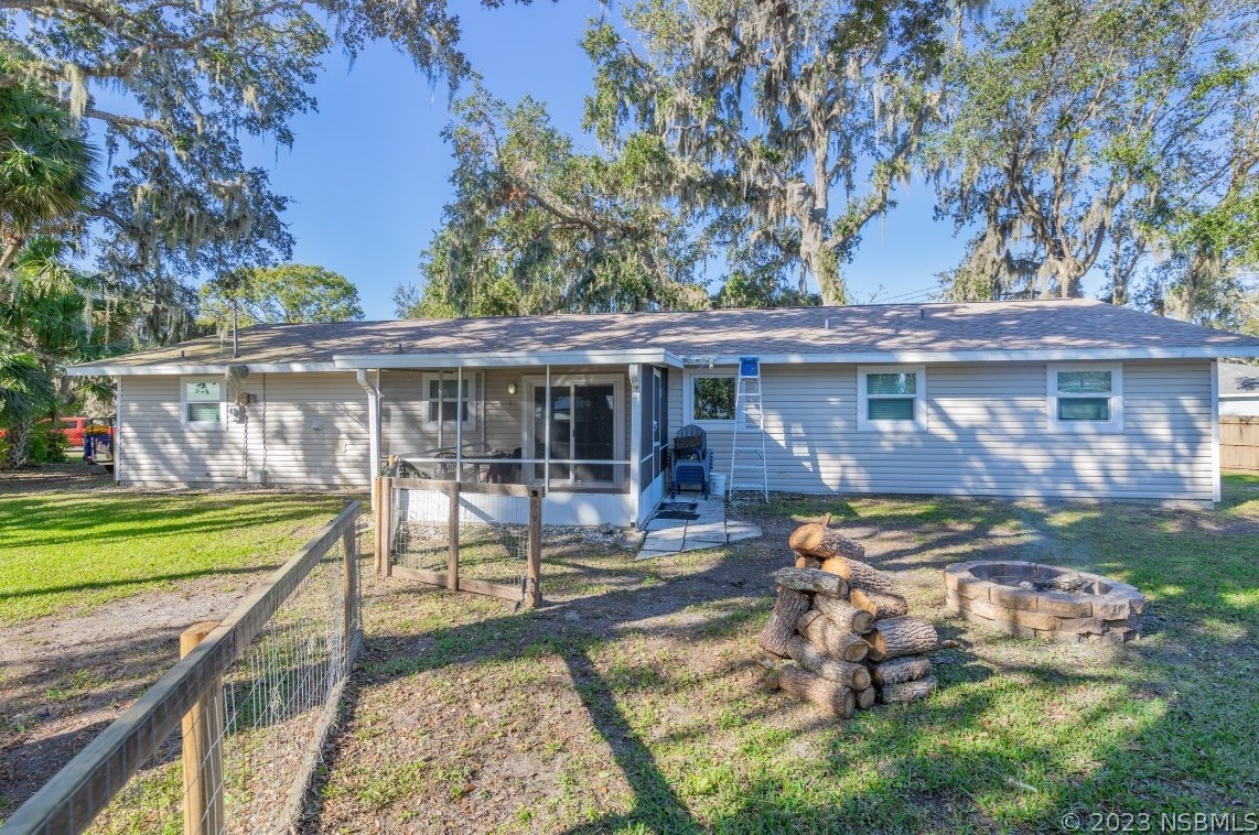 1703 Queen Palm Dr, Edgewater FL  32132-3211 exterior