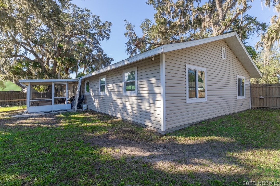 1703 Queen Palm Dr, Edgewater FL  32132-3211 exterior