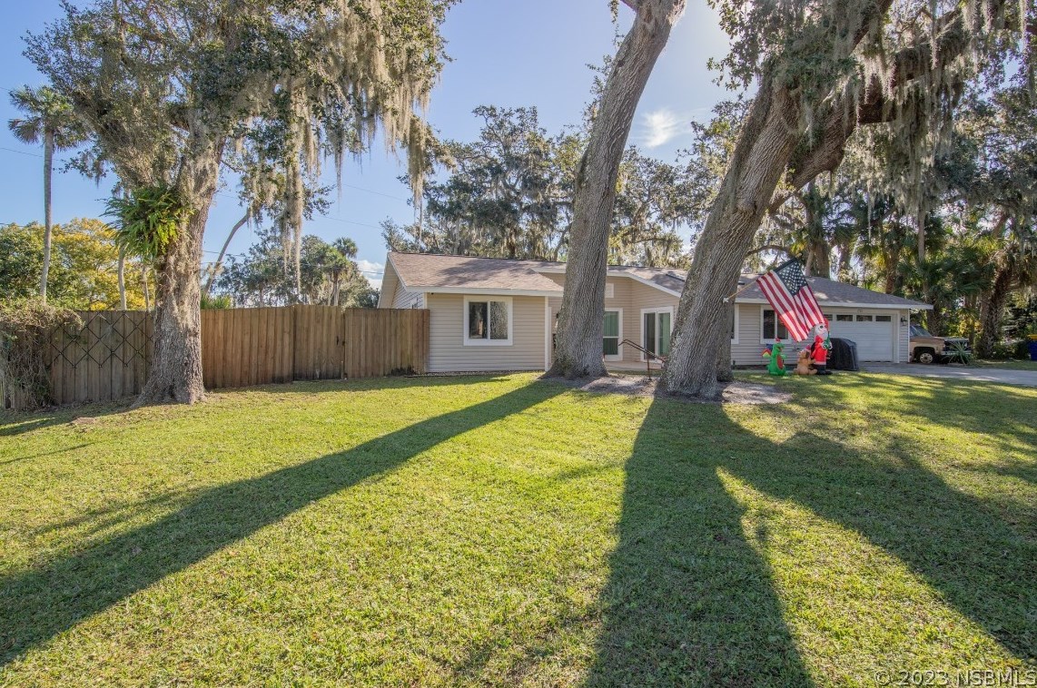 1703 Queen Palm Dr, Edgewater FL  32132-3211 exterior