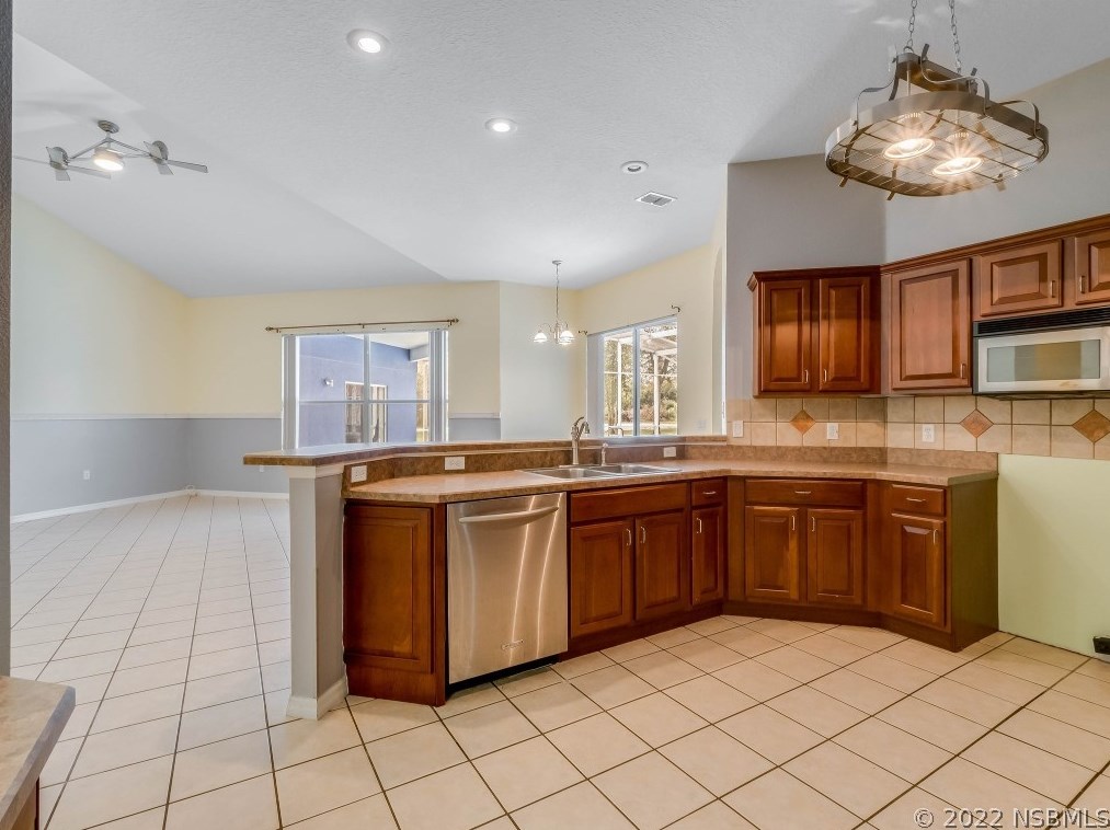 916 Florida Ave, Orange City FL  32763-8308 exterior