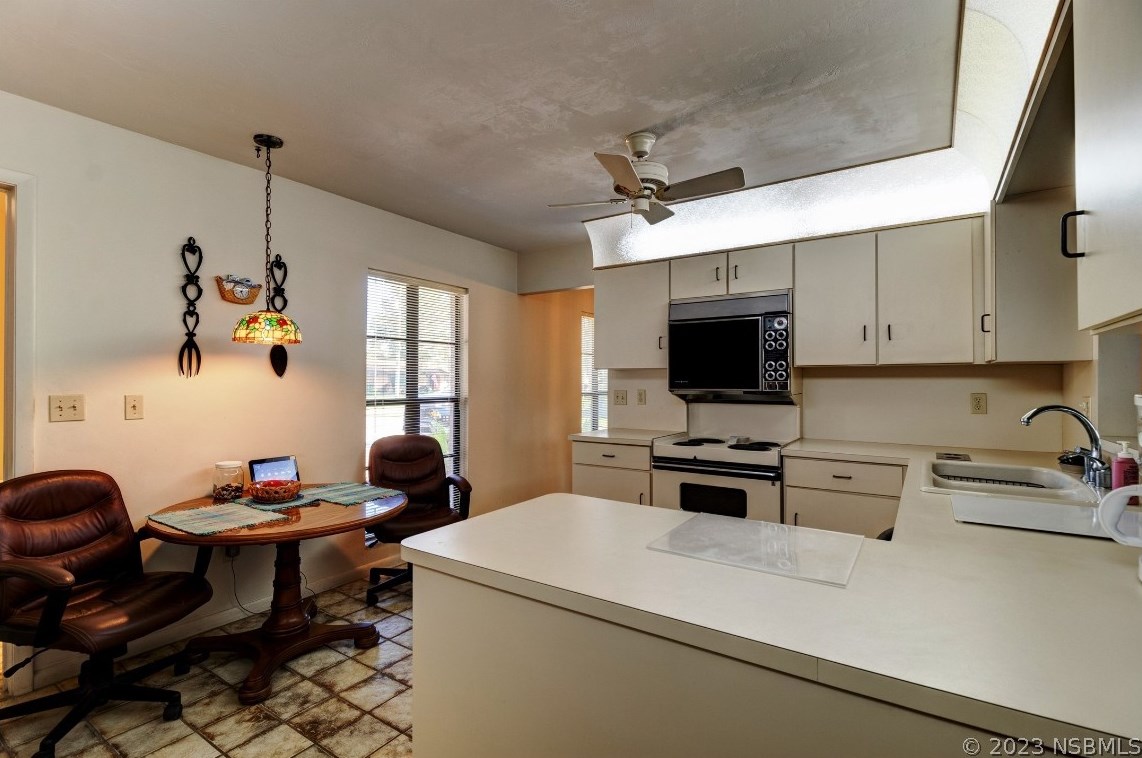 47 Fairway Cir, New Smyrna FL  32168-6342 exterior