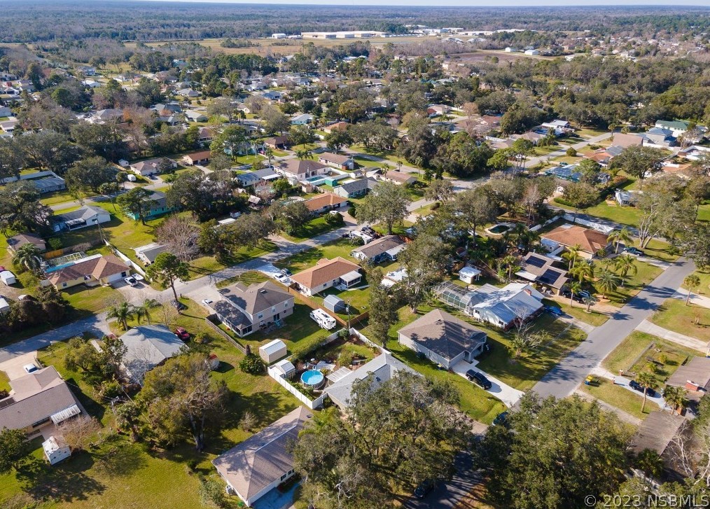 1422 Queen Palm Dr, Edgewater FL  32132-2512 exterior