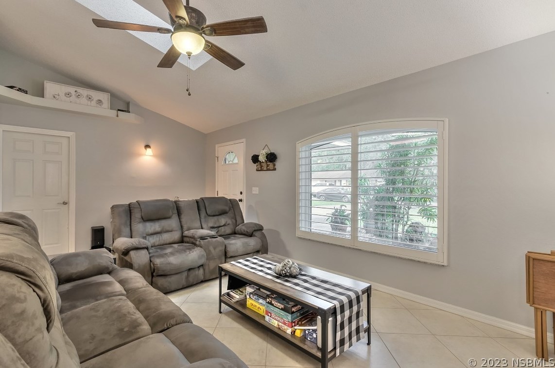 1422 Queen Palm Dr, Edgewater FL  32132-2512 exterior