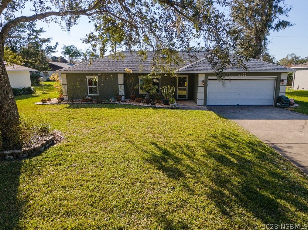 1422 Queen Palm Dr, Edgewater FL  32132-2512 exterior