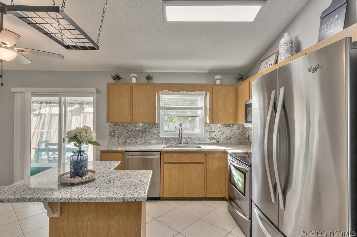 1422 Queen Palm Dr, Edgewater FL  32132-2512 exterior