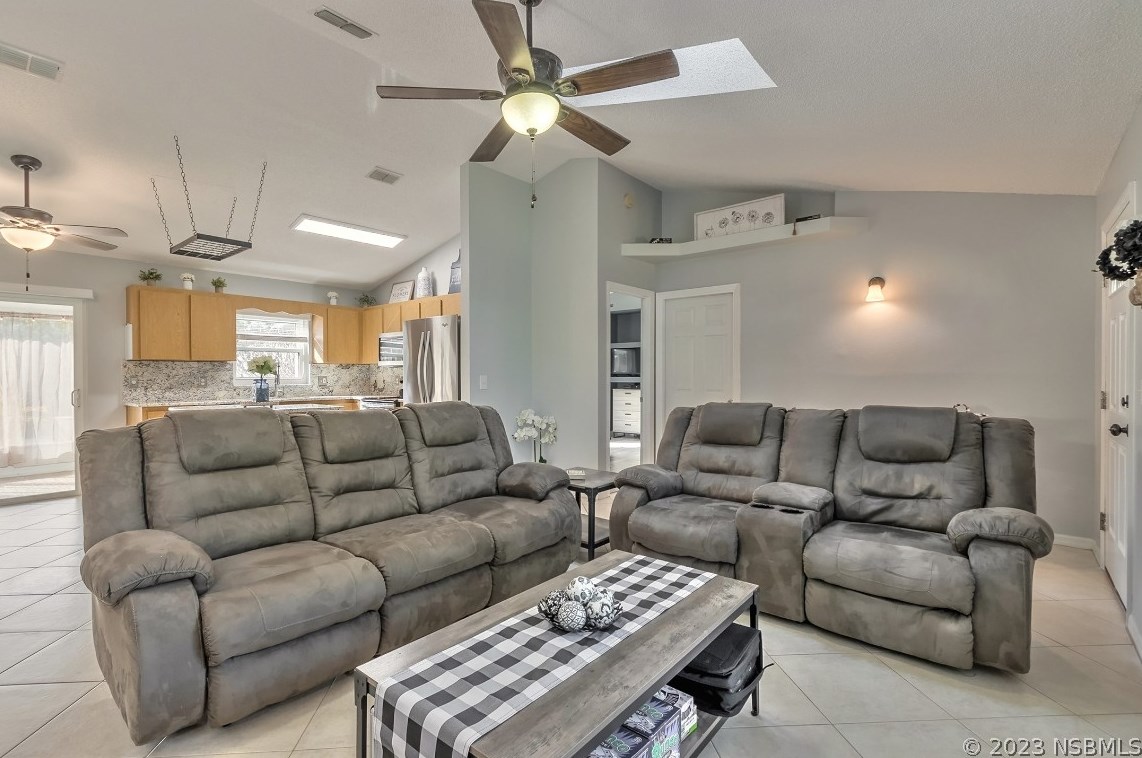 1422 Queen Palm Dr, Edgewater FL  32132-2512 exterior