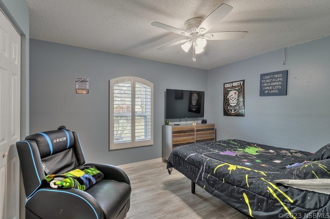 1422 Queen Palm Dr, Edgewater FL  32132-2512 exterior