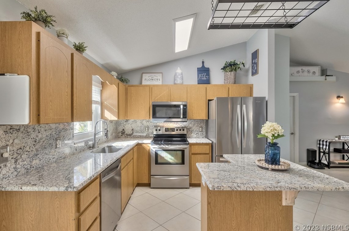 1422 Queen Palm Dr, Edgewater FL  32132-2512 exterior