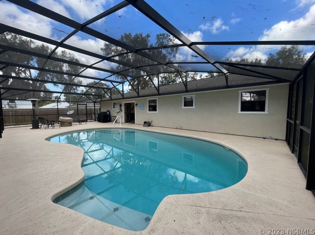 1722 Pine Tree Dr, Edgewater FL  32132-3208 exterior