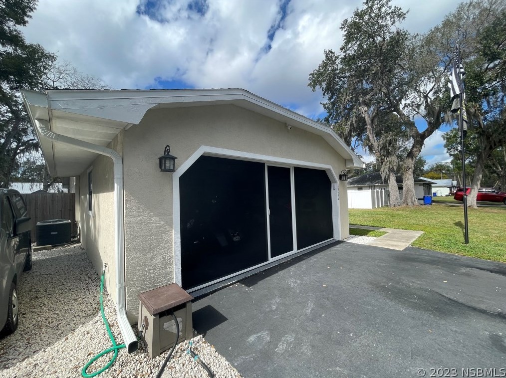 1722 Pine Tree Dr, Edgewater FL  32132-3208 exterior