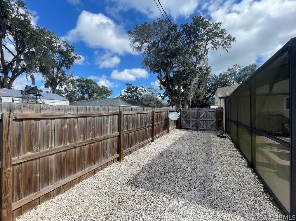 1722 Pine Tree Dr, Edgewater FL  32132-3208 exterior
