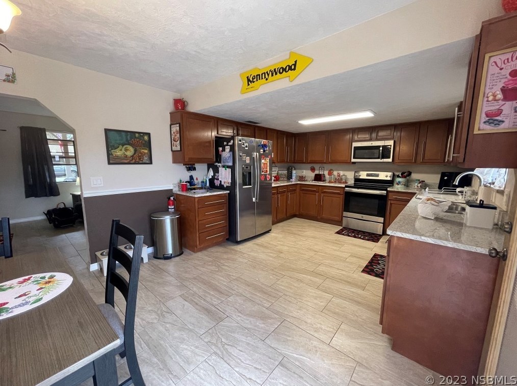 1722 Pine Tree Dr, Edgewater FL  32132-3208 exterior