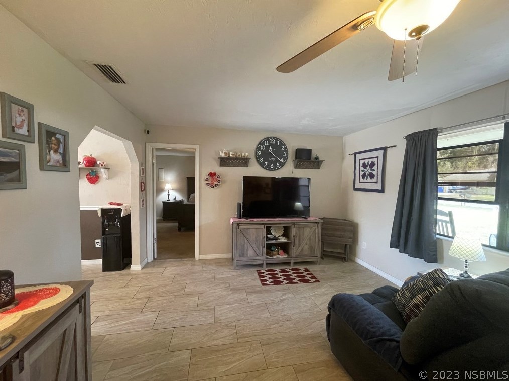 1722 Pine Tree Dr, Edgewater FL  32132-3208 exterior