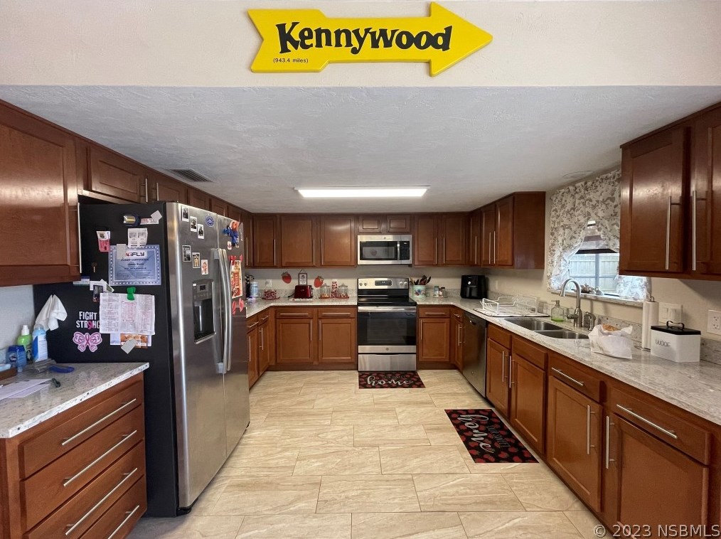 1722 Pine Tree Dr, Edgewater FL  32132-3208 exterior