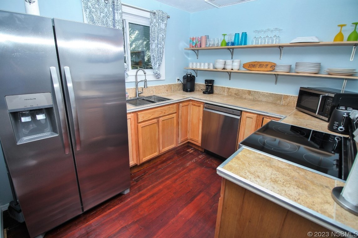 110 Peninsula Ave, New Smyrna FL 32169-2228 exterior