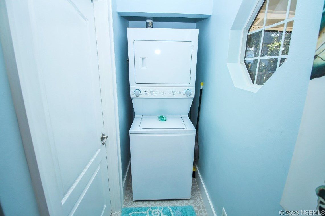 110 Peninsula Ave, New Smyrna FL 32169-2228 exterior