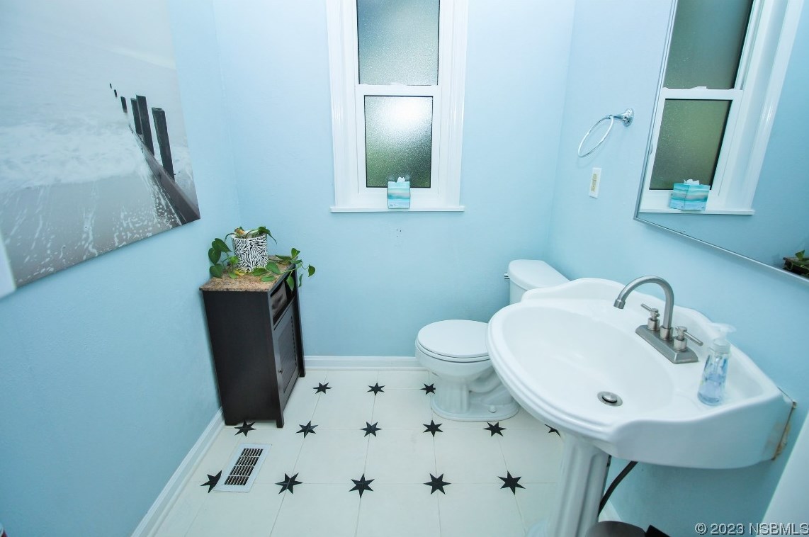 110 Peninsula Ave, New Smyrna FL 32169-2228 exterior