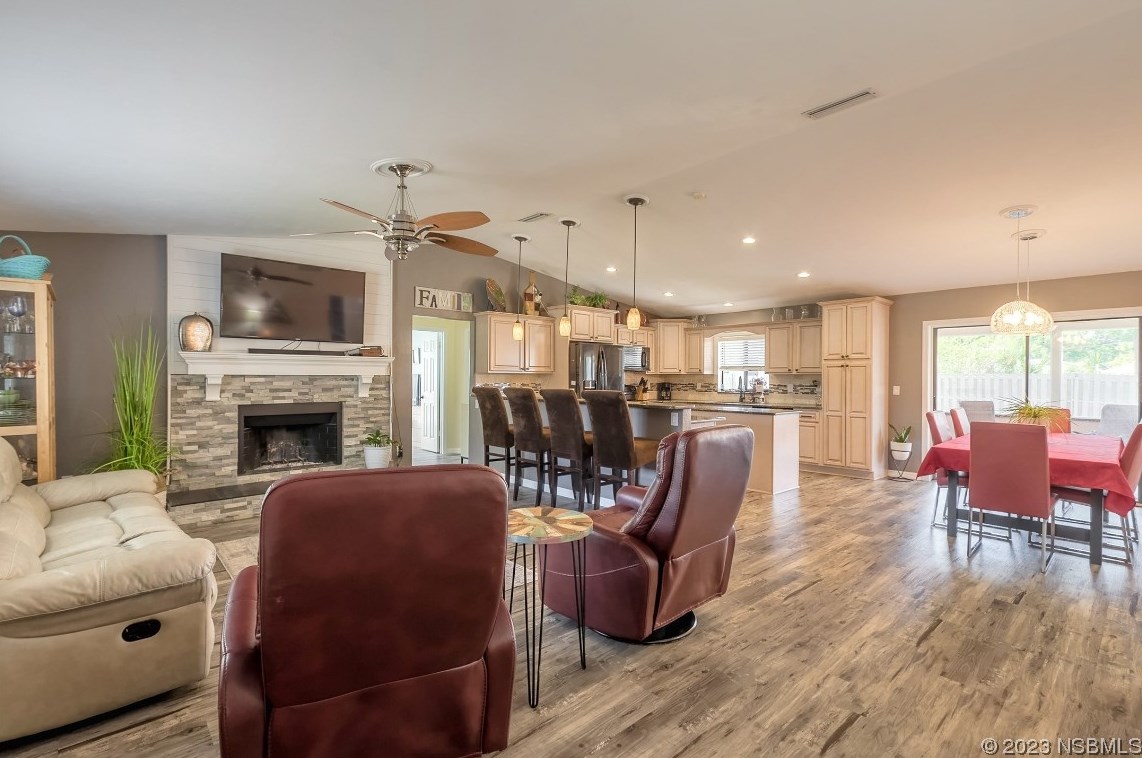 2908 Willow Oak Dr, Edgewater FL  32141-5601 exterior