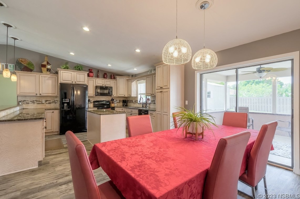 2908 Willow Oak Dr, Edgewater FL  32141-5601 exterior