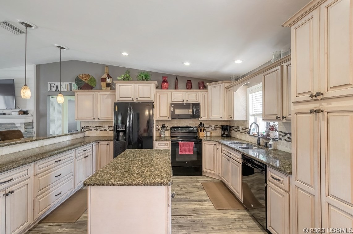 2908 Willow Oak Dr, Edgewater FL  32141-5601 exterior