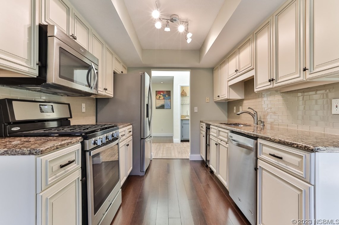 258 Canterbury Cir, New Smyrna FL  32168-7991 exterior