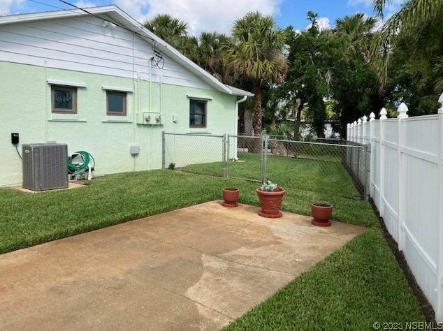 49 Pelican Dr, Edgewater FL  32141-4209 exterior