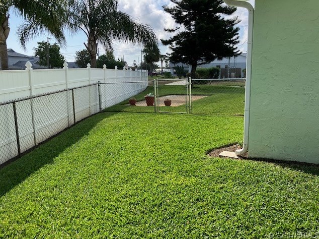 49 Pelican Dr, Edgewater FL  32141-4209 exterior