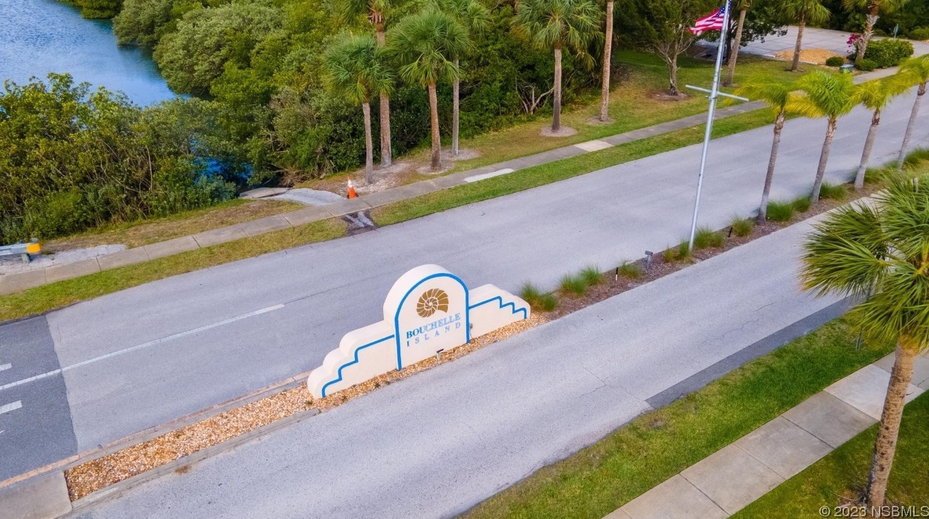 404 Bouchelle Dr, New Smyrna FL  32169-5452 exterior