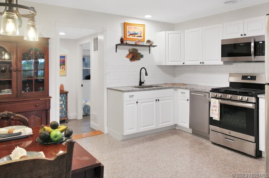 111 Monson Dr, Edgewater FL  32132-1613 exterior