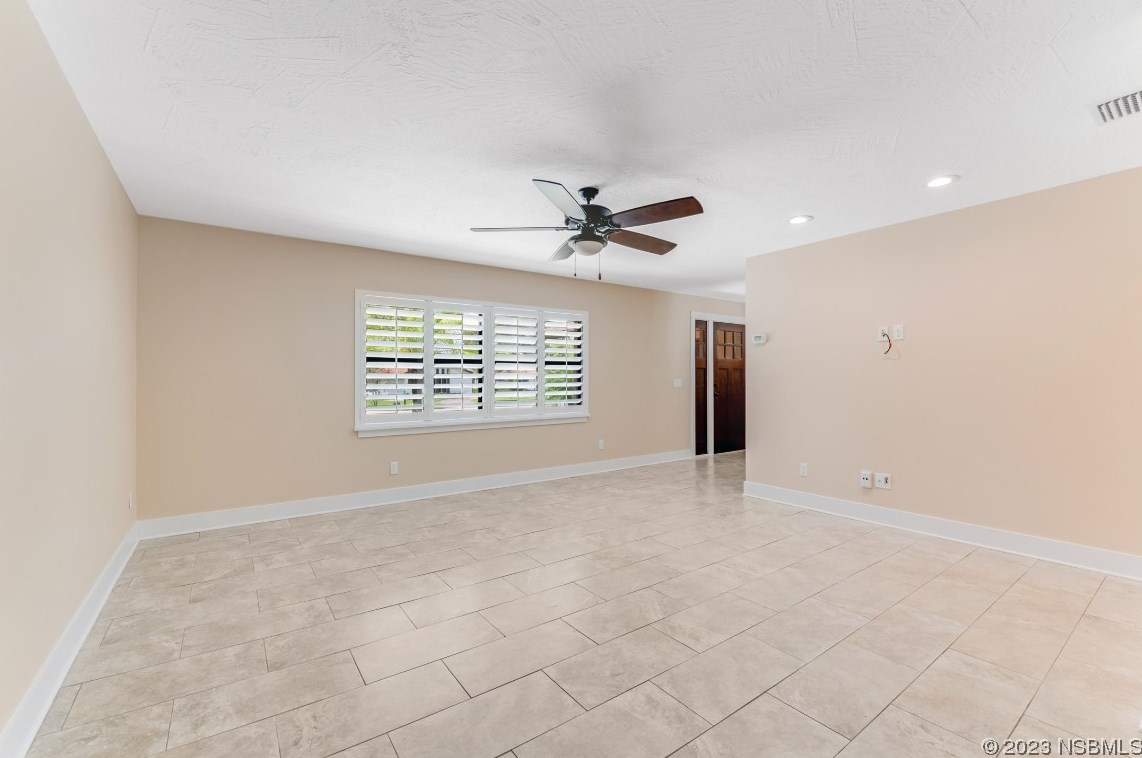 357 Sweet Bay Ave, New Smyrna FL  32168-7971 exterior