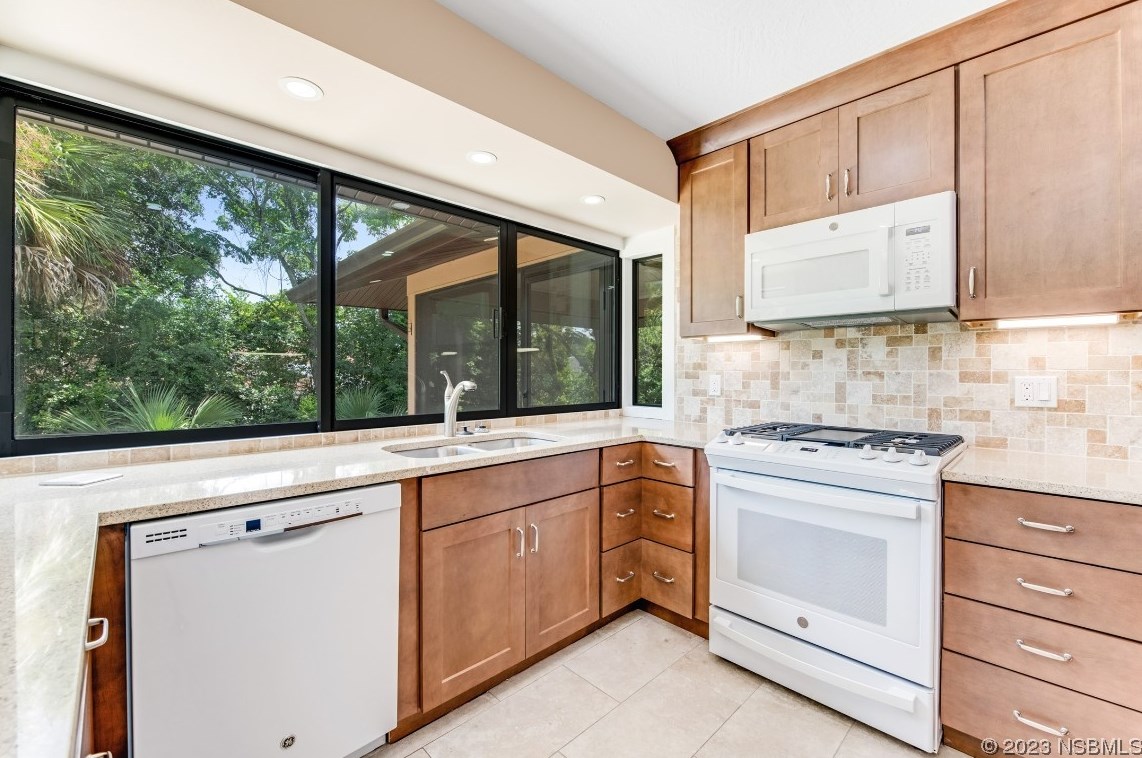 357 Sweet Bay Ave, New Smyrna FL  32168-7971 exterior