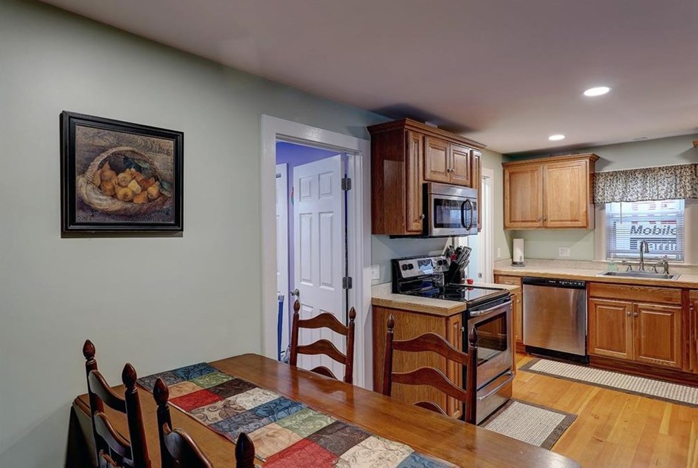 86 Washington St, Bristol RI 02809-2411 exterior
