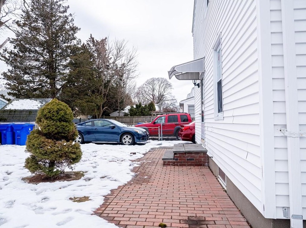 227 Suffolk Ave, Pawtucket RI  02861-2142 exterior