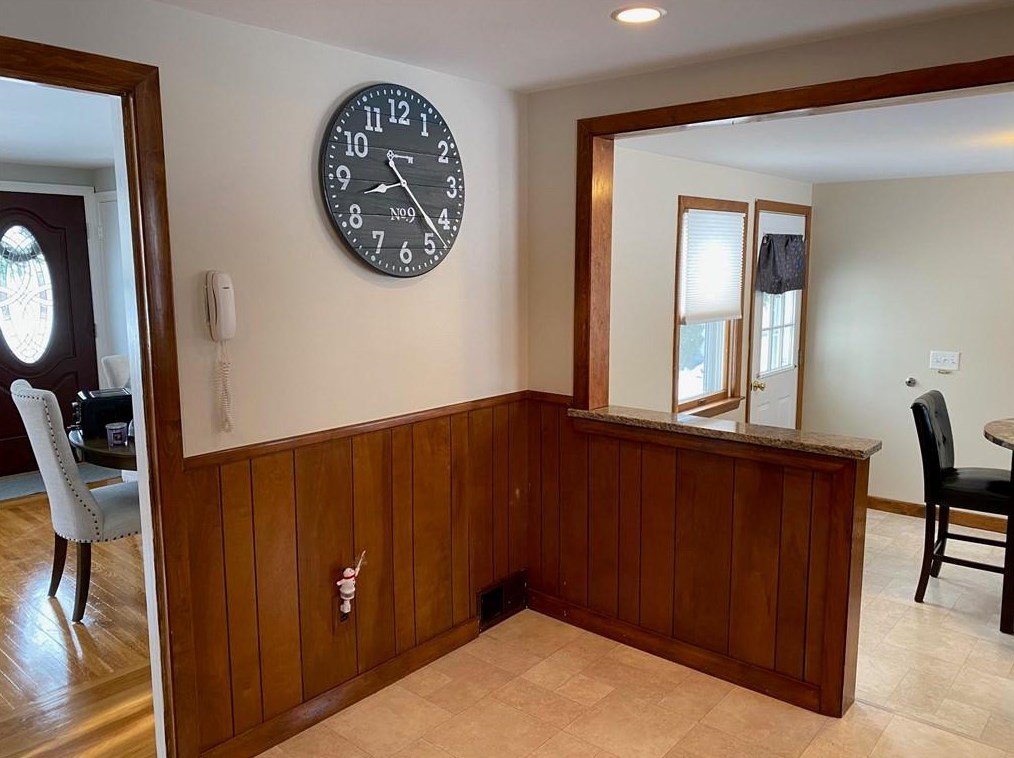 295 Lawnacre Dr, Cranston RI 02920-5928 exterior