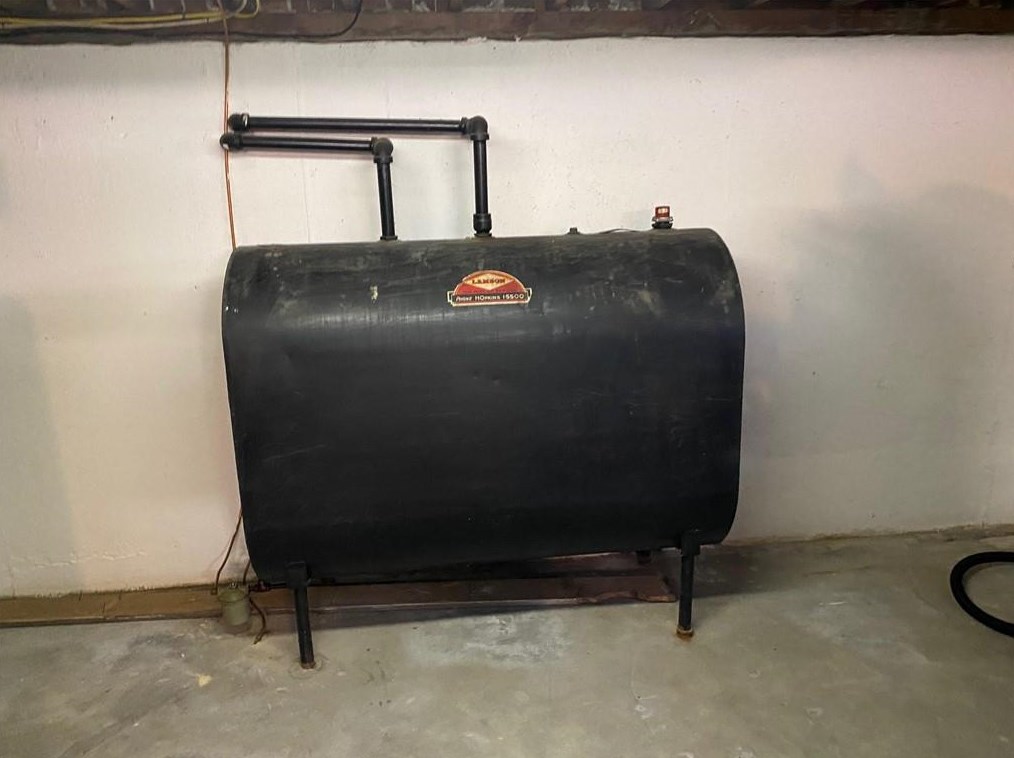 295 Lawnacre Dr, Cranston RI 02920-5928 exterior